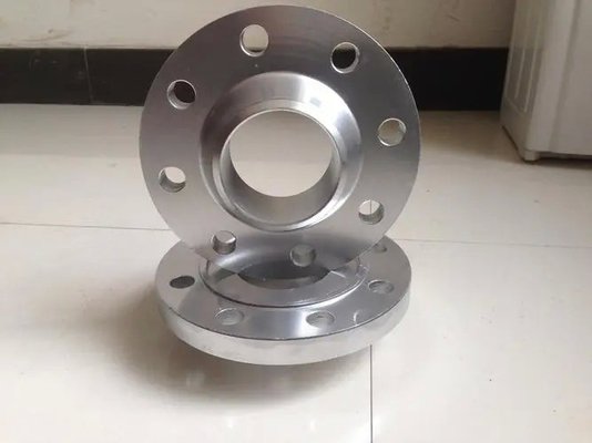 मशीनों के लिए मिश्र धातु स्टील के फ्लैंग्स A182 F304/304L F316/316L B16.5 स्थिर कनेक्शन के लिए फोल्ड स्टील फ्लैंग्स