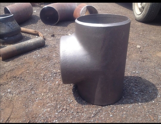 बट-वेल्डिंग UNS S31803 डुप्लेक्स स्टेनलेस स्टील कम करने वाली टी ट्यूब 4 X 2 ASME B16.9